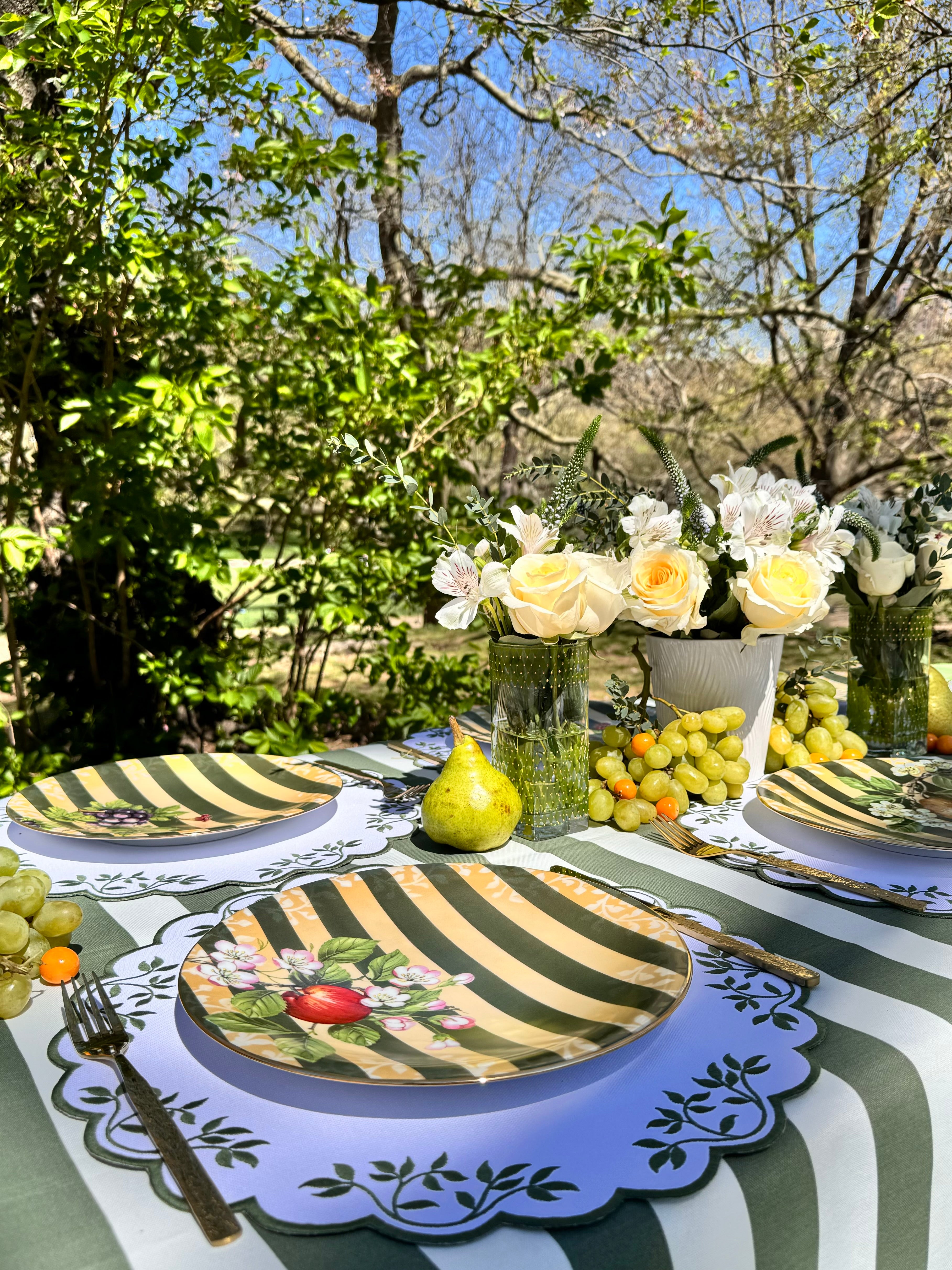 Green leaves placemat