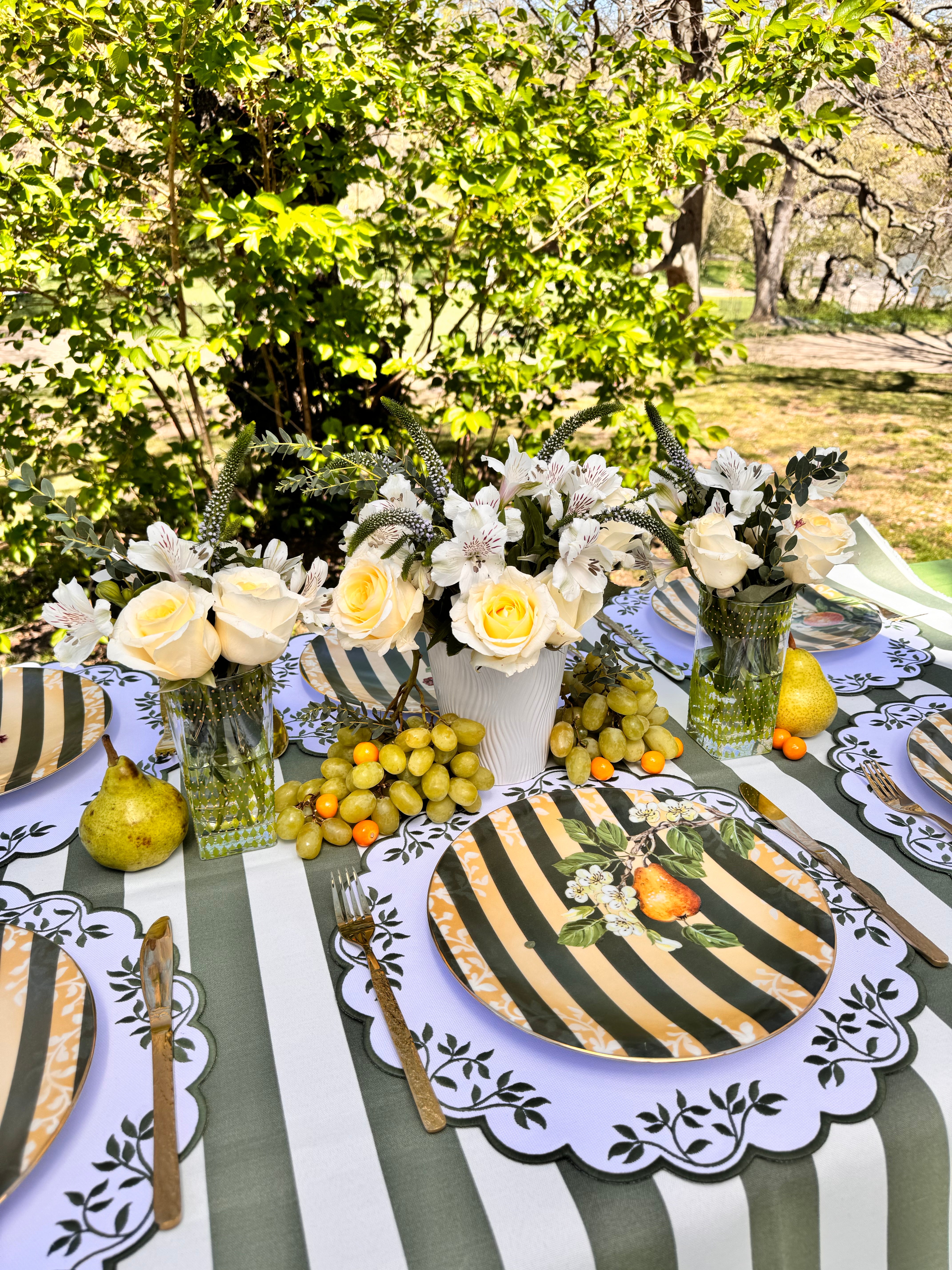 Green leaves placemat