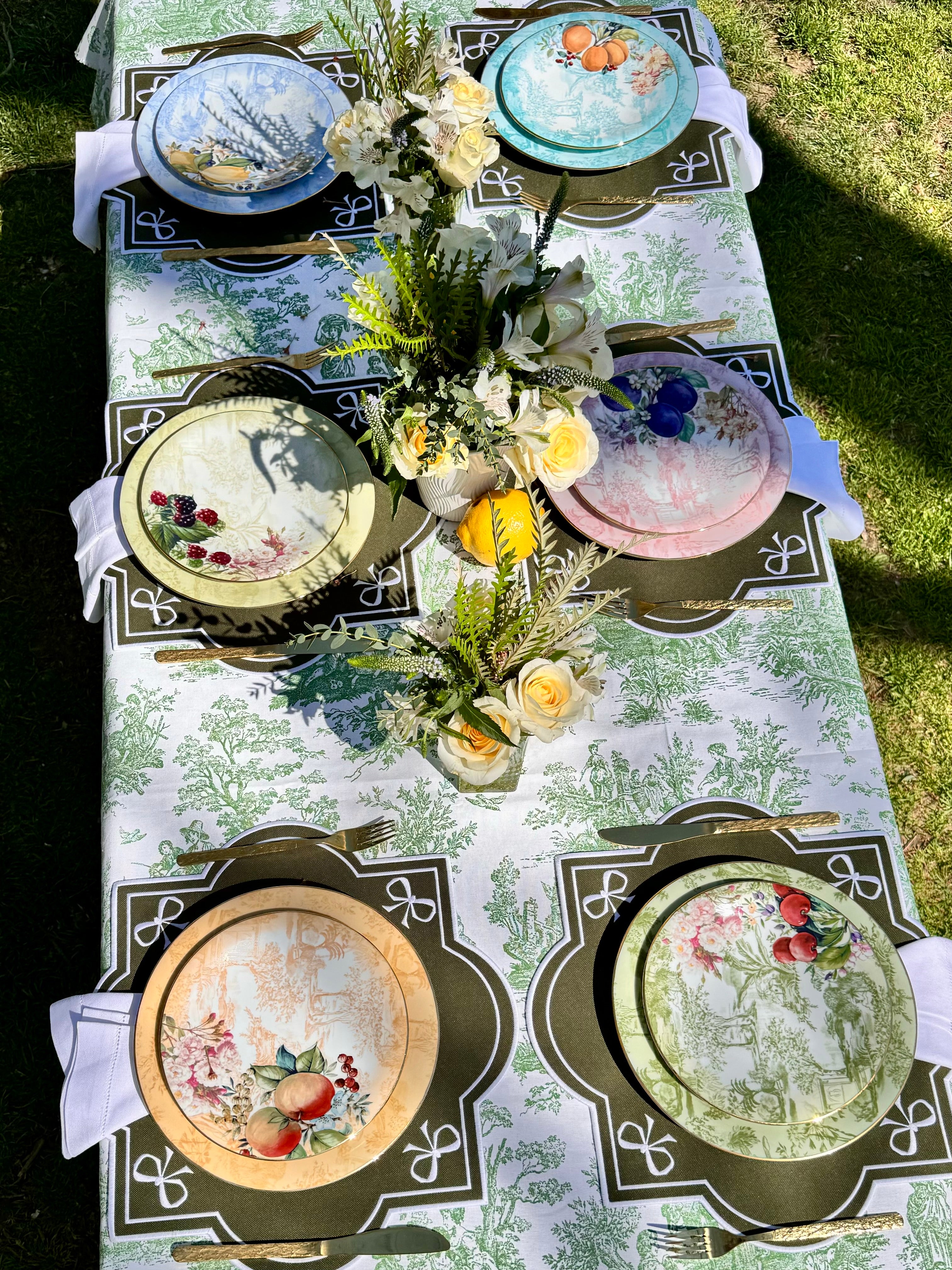 Colorful Toile de Jouy set