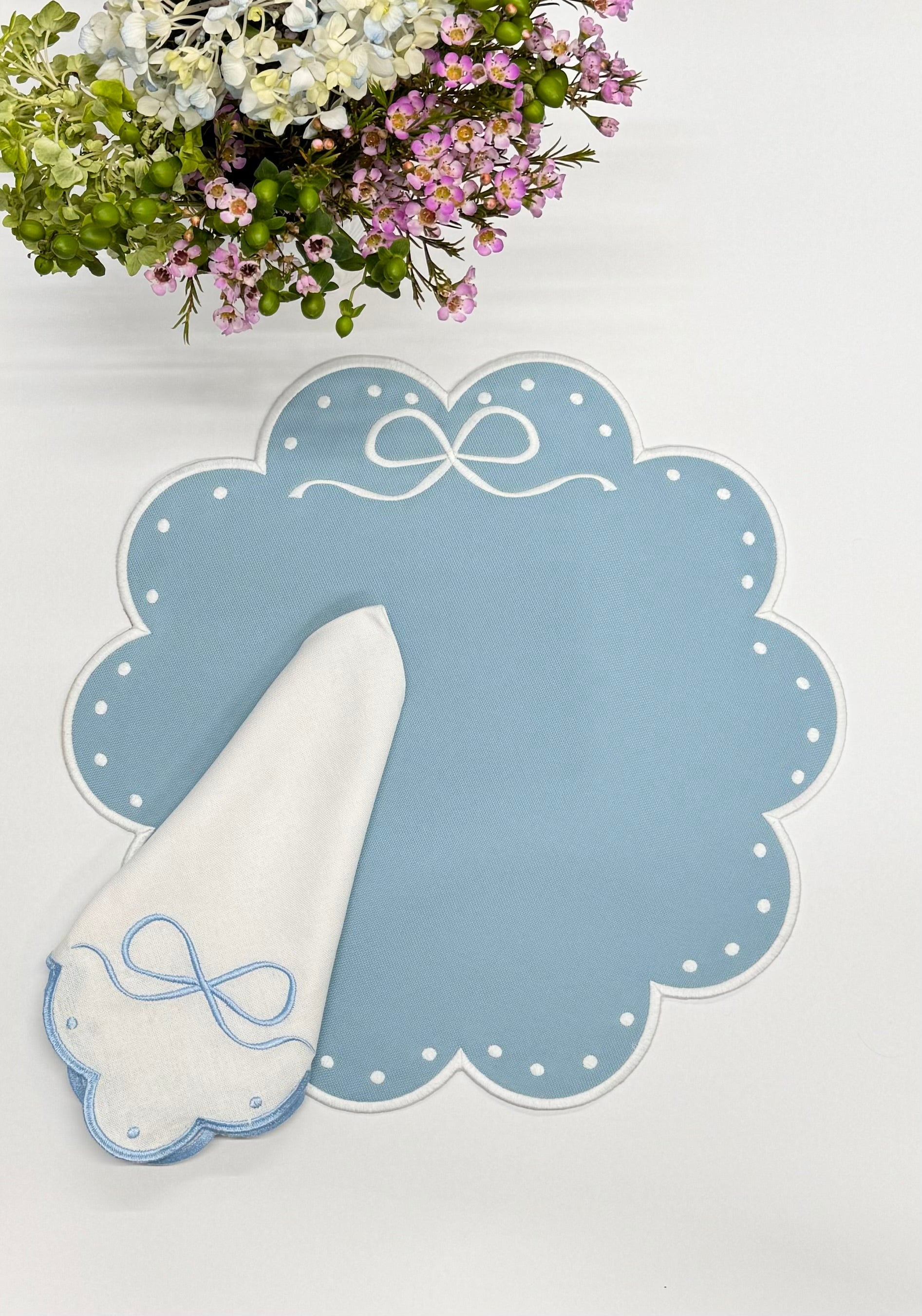 Bow in blue placemat